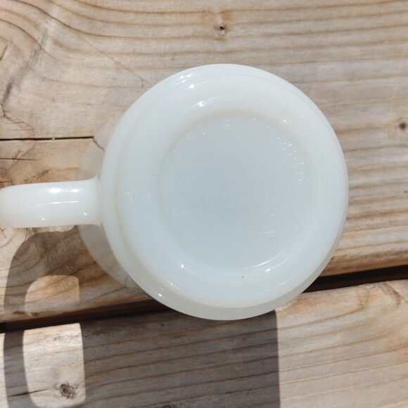 Vintage Milk Glass Marine Land Niagara Falls Canada Mug - Picture 5 of 5